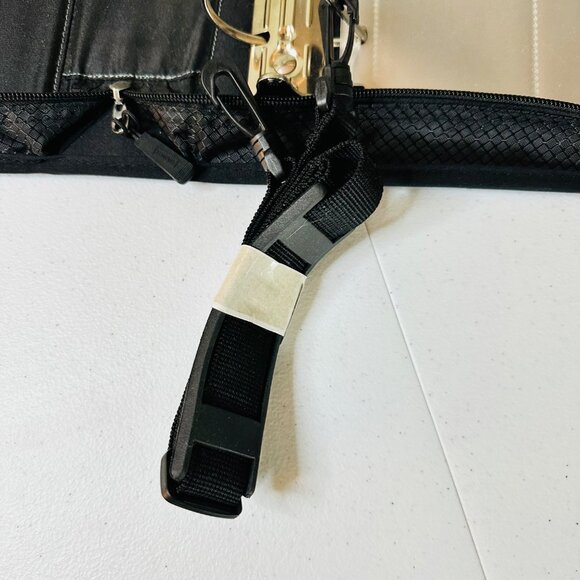 Black Staples 3-Ring D-Ring Zipper Binder Pockets Adjustable Strap - Picture 3 of 13